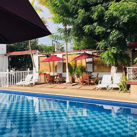 Hotel Maceo 梅尔加 外观 照片
